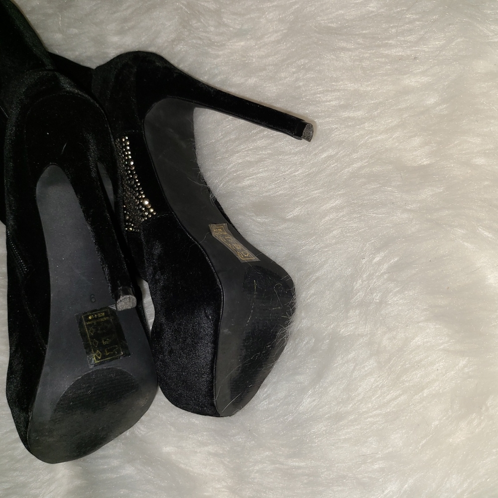 Scene Size 9 Black Velvet Calf High Boots With Jeweled Design - Picture 6 of 10